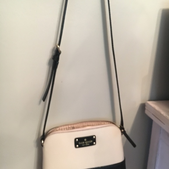 Small Kate Spade ♠️ crossbody purse - Picture 1 of 5